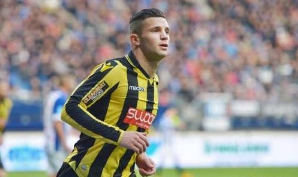 人瞩目的成 人瞩目的成